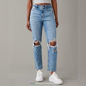 American Eagle Strigid Ripped Mom Jeans